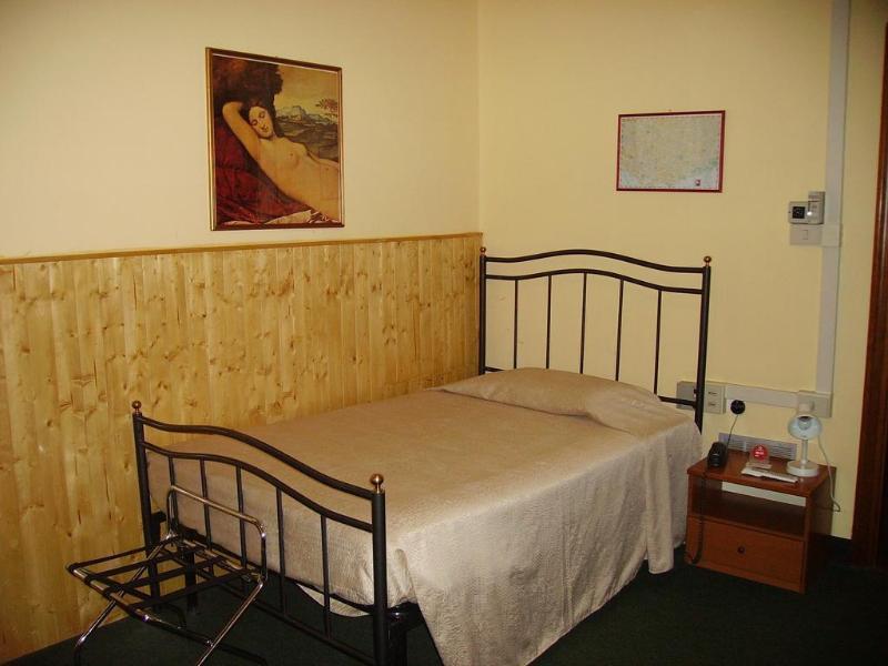 Giappone Inn Parking Hotel Ліворно Екстер'єр фото