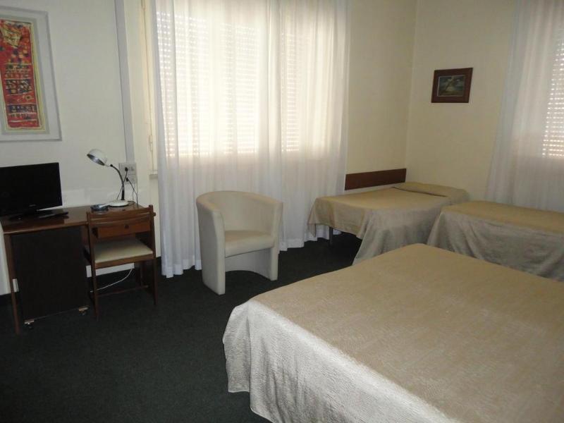 Giappone Inn Parking Hotel Ліворно Екстер'єр фото