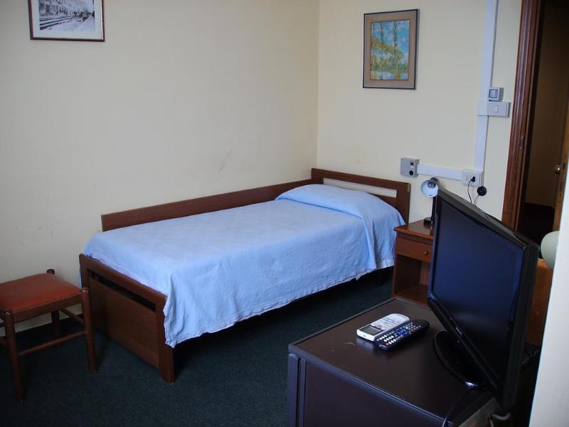 Giappone Inn Parking Hotel Ліворно Екстер'єр фото