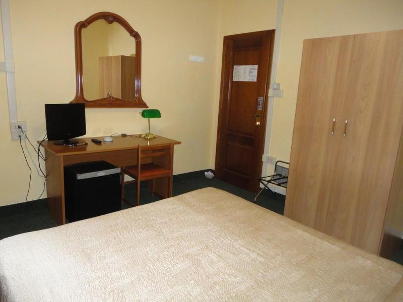Giappone Inn Parking Hotel Ліворно Екстер'єр фото