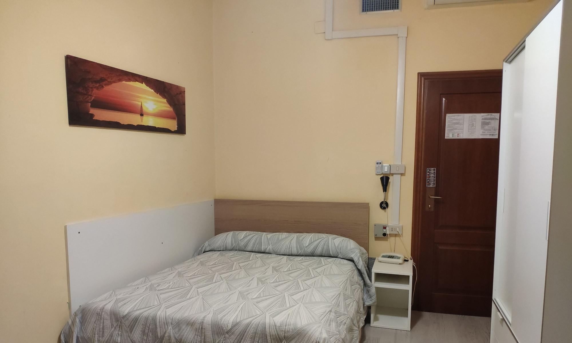 Giappone Inn Parking Hotel Ліворно Екстер'єр фото