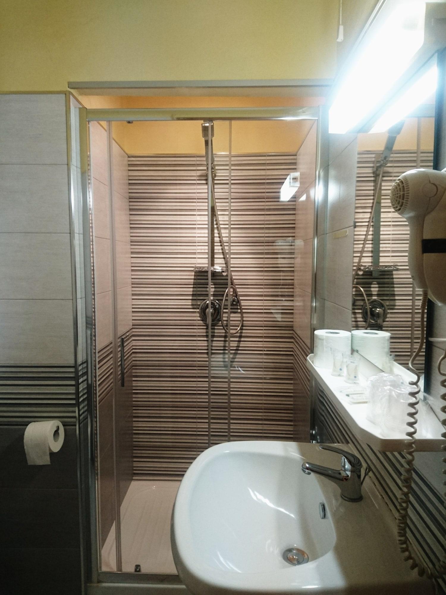 Giappone Inn Parking Hotel Ліворно Екстер'єр фото