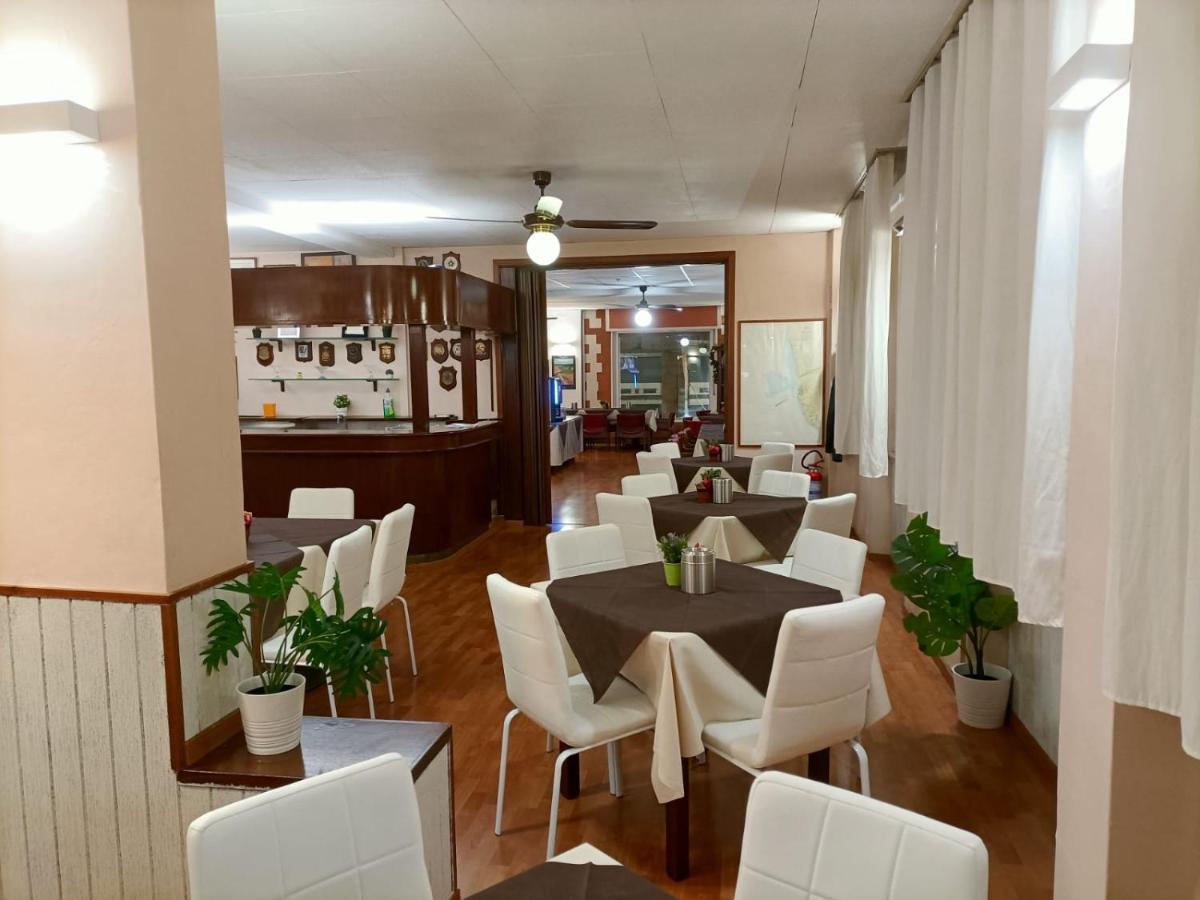 Giappone Inn Parking Hotel Ліворно Екстер'єр фото