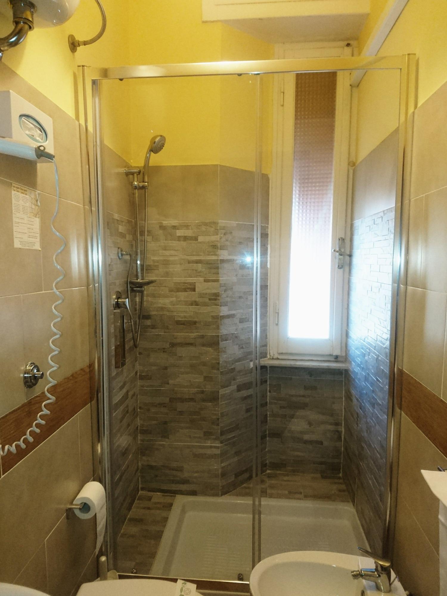 Giappone Inn Parking Hotel Ліворно Екстер'єр фото