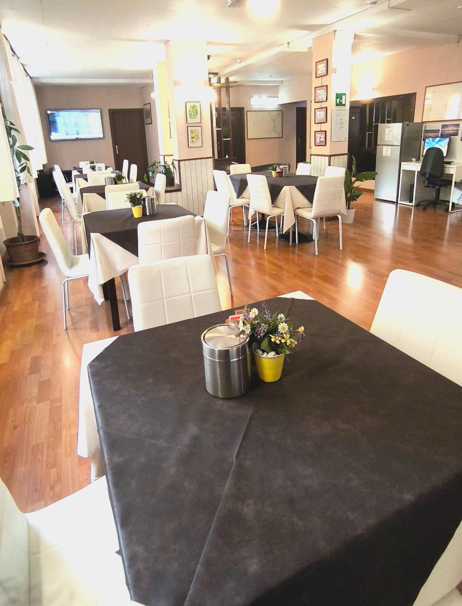 Giappone Inn Parking Hotel Ліворно Екстер'єр фото
