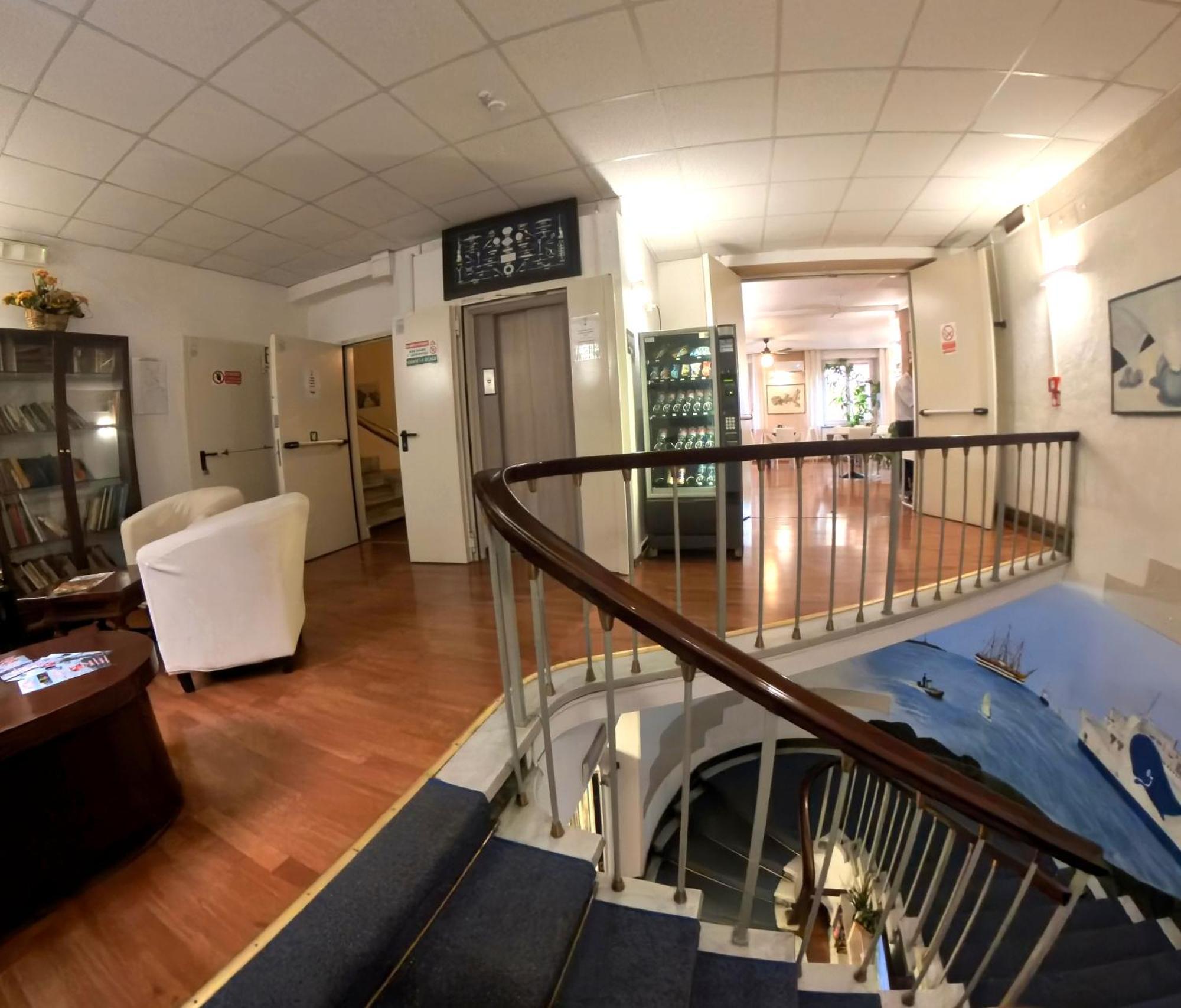 Giappone Inn Parking Hotel Ліворно Екстер'єр фото