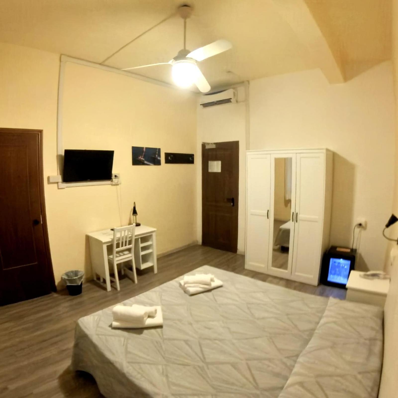 Giappone Inn Parking Hotel Ліворно Екстер'єр фото