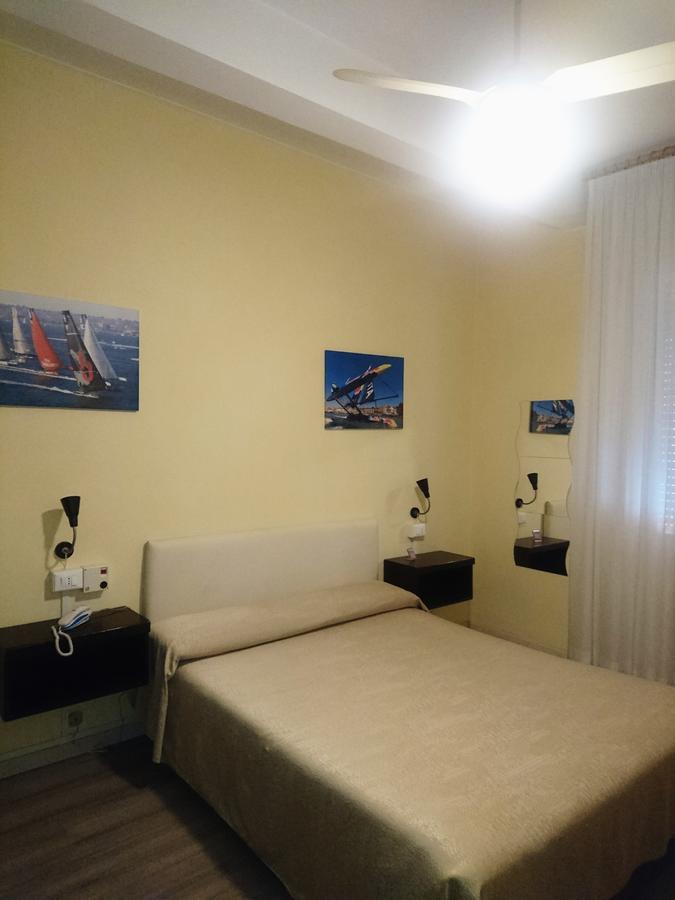 Giappone Inn Parking Hotel Ліворно Екстер'єр фото