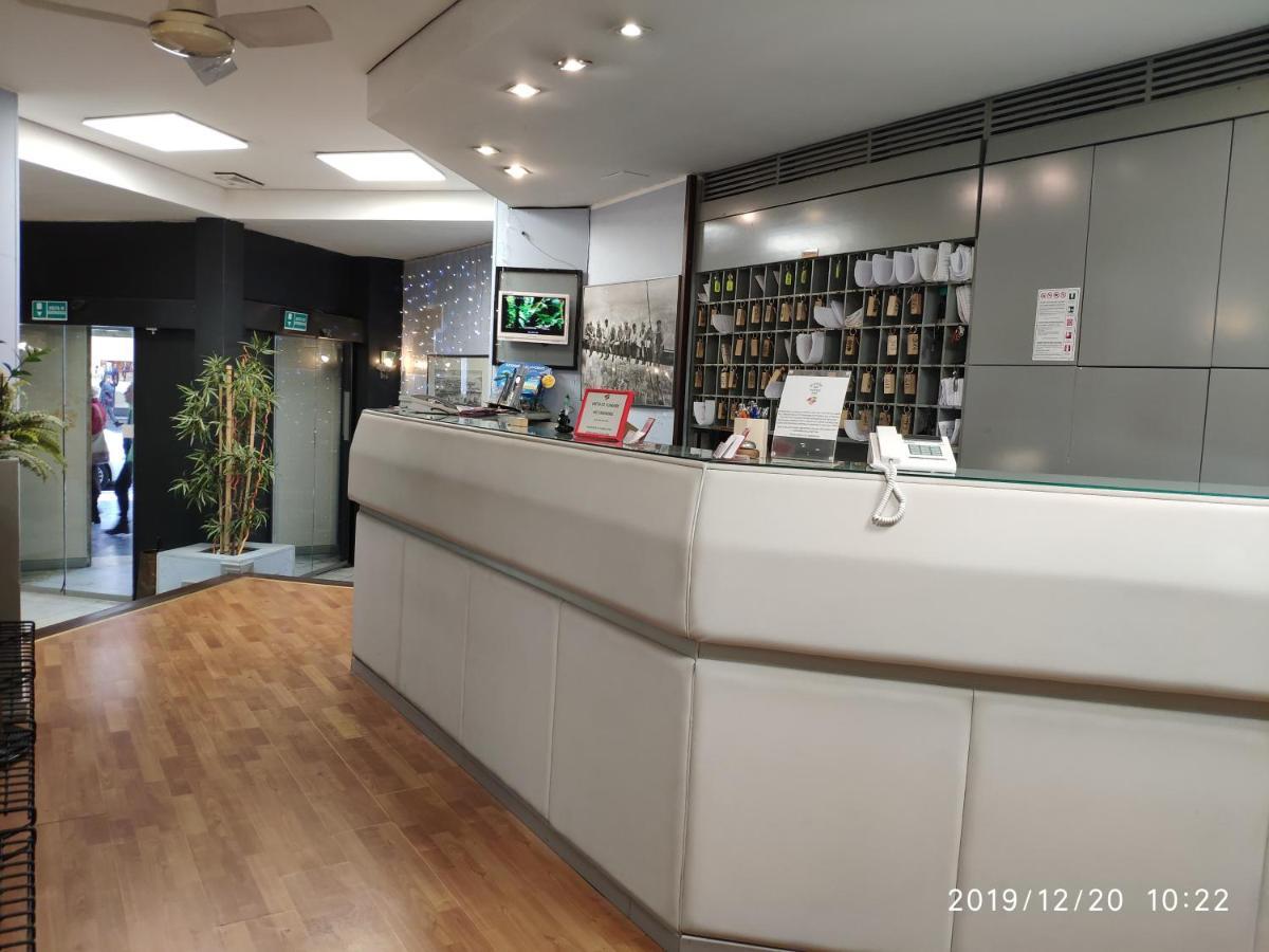Giappone Inn Parking Hotel Ліворно Екстер'єр фото