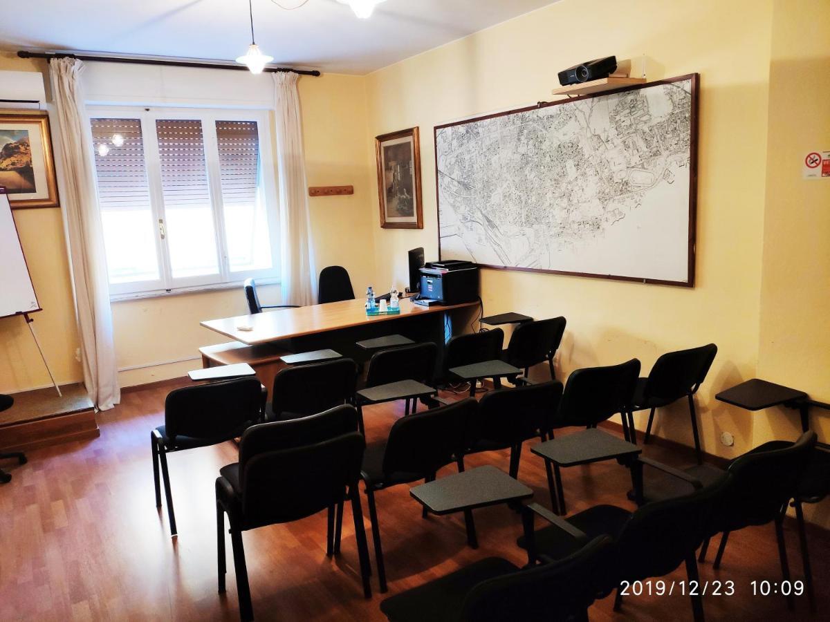Giappone Inn Parking Hotel Ліворно Екстер'єр фото