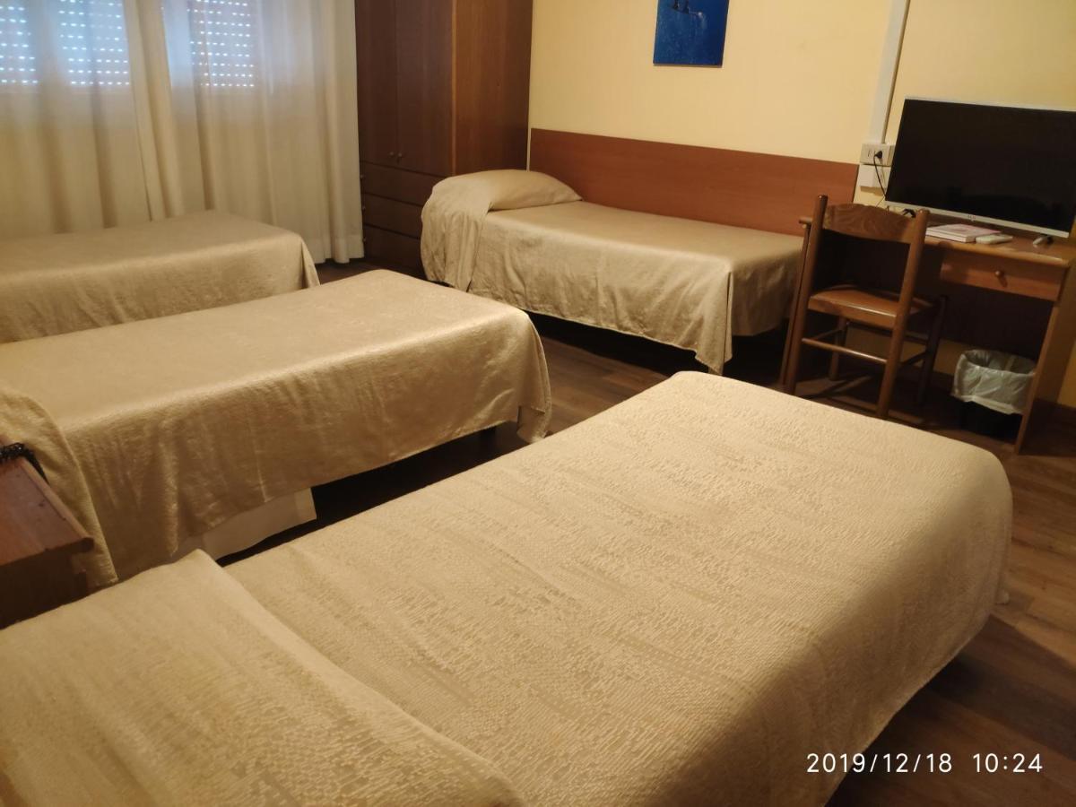 Giappone Inn Parking Hotel Ліворно Екстер'єр фото