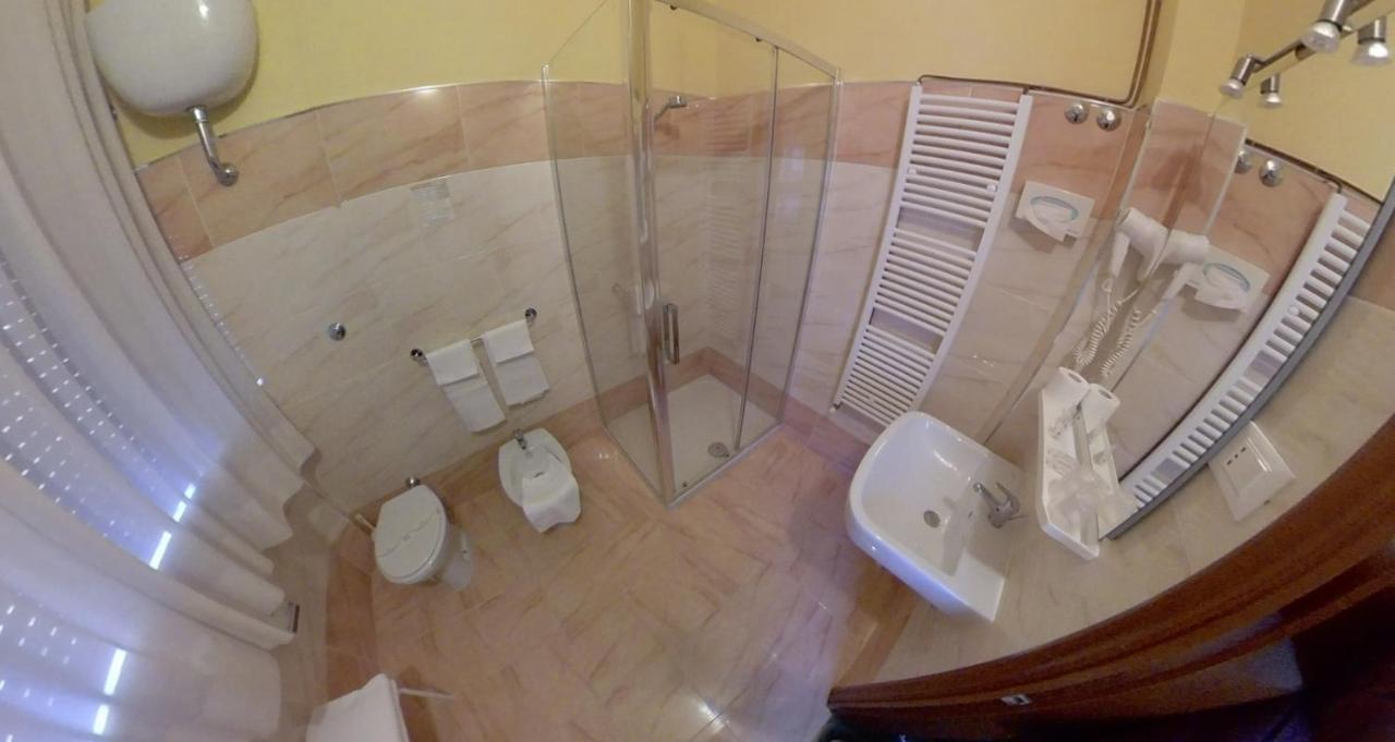 Giappone Inn Parking Hotel Ліворно Екстер'єр фото